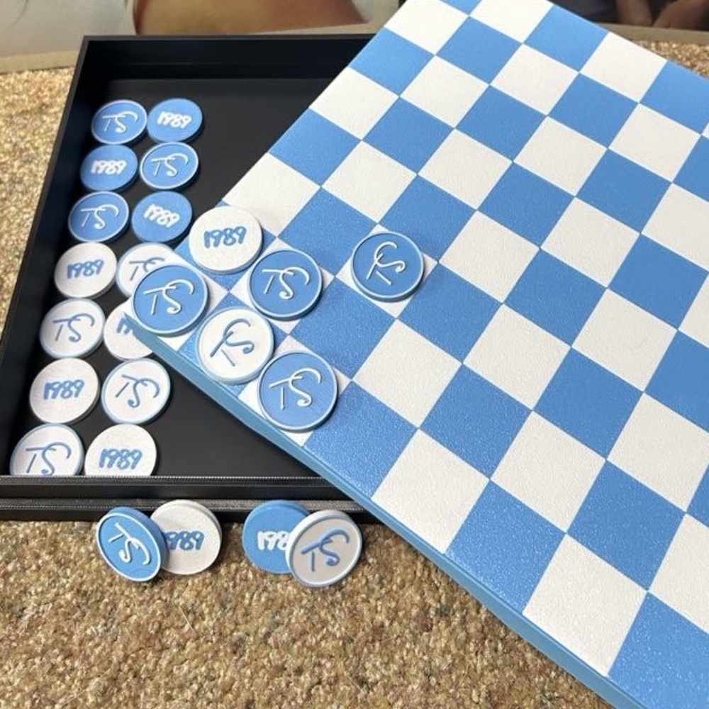 3D Printed Checkers Game Set - Picture 2 of 3